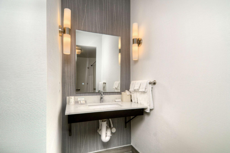 Bathroom 16