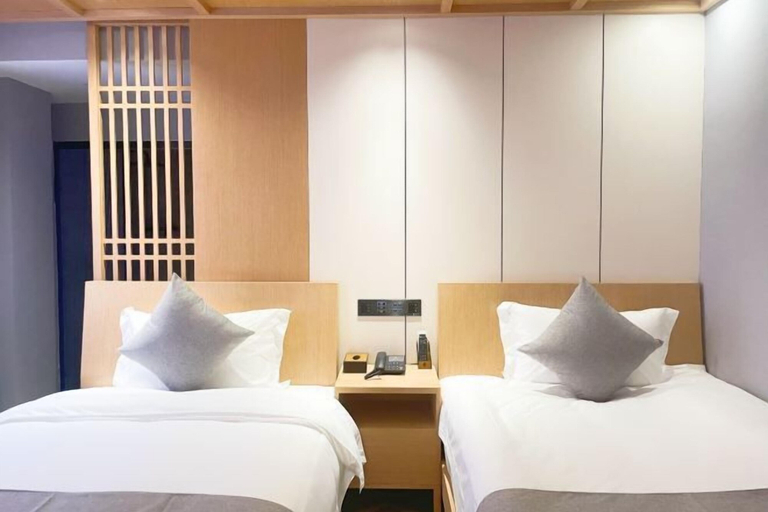 Bedroom 2, Hongcheng Hotel, Qujing