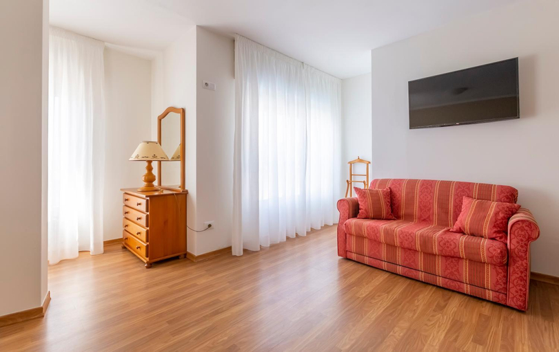 Others 5, Hotel Nautilus, Pontevedra
