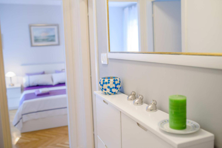 5, Comfortable and Stylish Apartment, Split