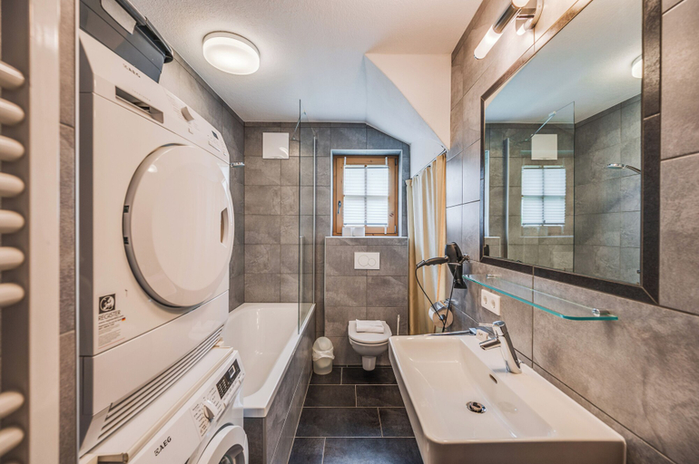 Bathroom 3, Chaletdorf am Sonnenhang, Zell am See