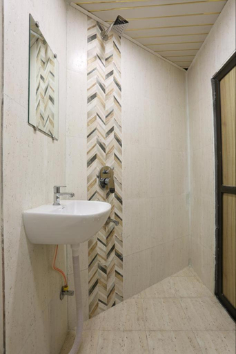 Bathroom 5, Hotel Crown Near Nesco Center-Oberoi Mall Goregaon East, Mumbai Suburban
