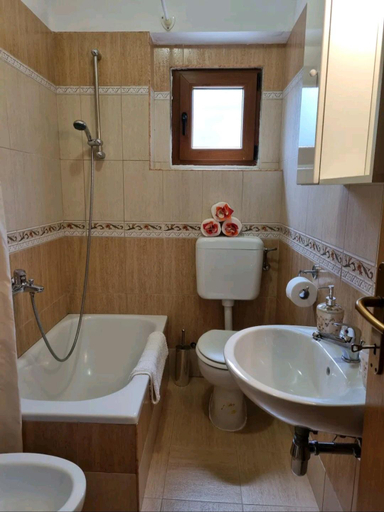 Others 3, Apartmani Eli, Cres
