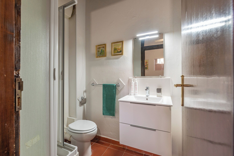 Bathroom 3, Gervasi Apartment alla Kalsa, Palermo