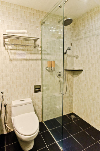 Bathroom 28