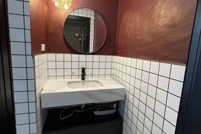 Bathroom 3, Fangwu Youth Hostel, Guiyang