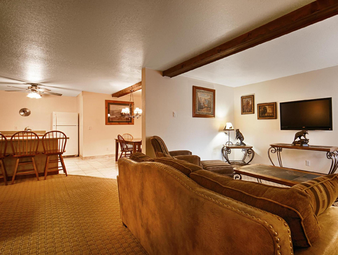 Bedroom 2, Ridgeline Hotel at Yellowstone, an Ascend Collection Hotel, Park