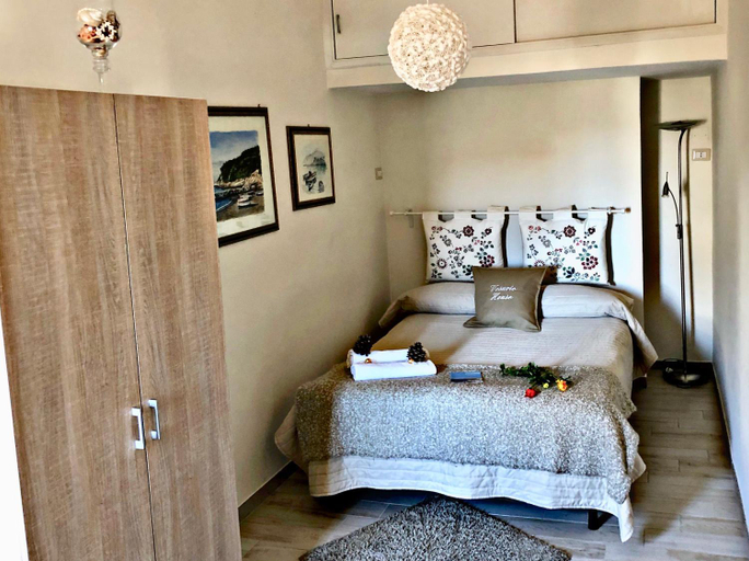 Bedroom 2, Vesuvio House appartamento indipendente e centrale, Napoli