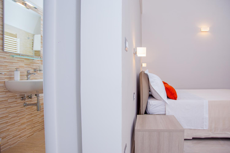 Others 2, Acquamarina B&b, Lecce