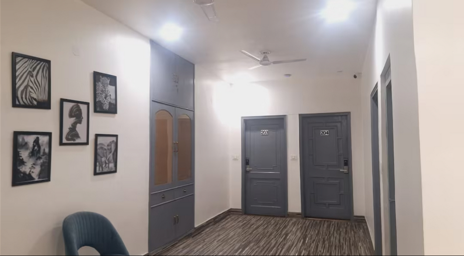 Public Area 2, Gallivanto Inn - Rohini, Delhi