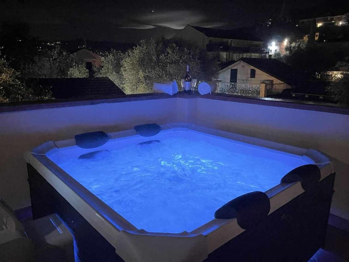 idromassaggio 5 stelle 3 bed Barbecue Parking, Imperia