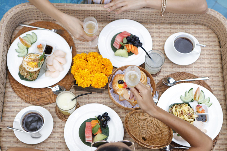 Food & Drinks