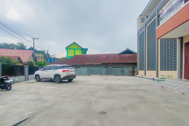 Exterior & Views 2, RedDoorz Syariah near Gelora Kadrie Oening Samarinda, Samarinda