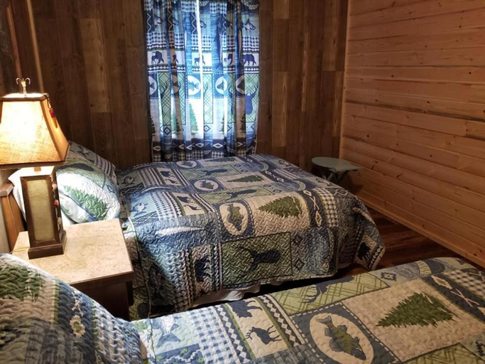 Bedroom 3, Southern Comfort Inn & Resort, Cleburne