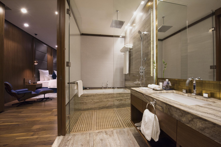 Bathroom 13