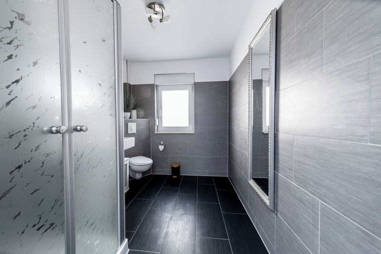 Bathroom 3, Fontane Apartments, Barnim