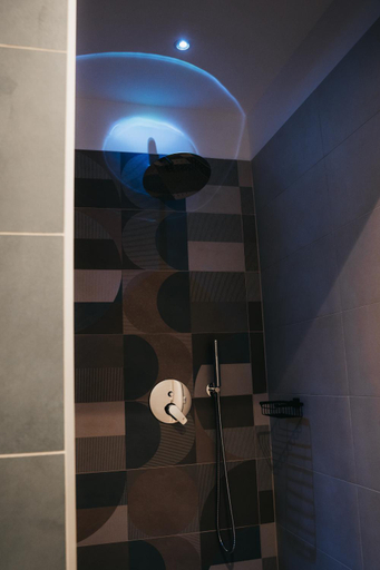 Bathroom 2, Winning Apartments, Taranto