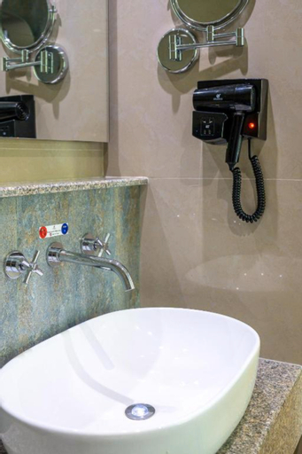 Bathroom 11