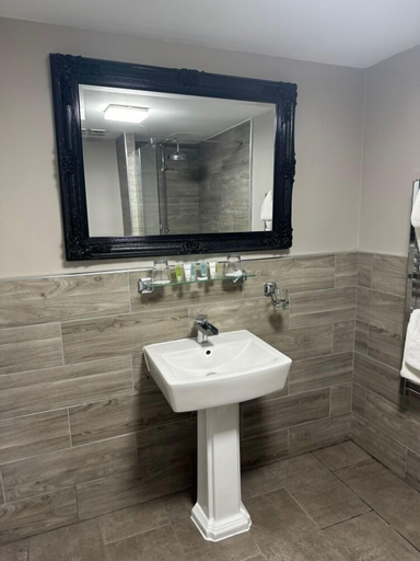 Bathroom 7