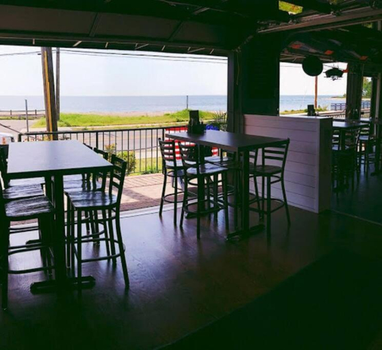 Food & Drinks, Beachy Bay Breeze Bungalow 2BR with parking and close to many amenities., New Haven