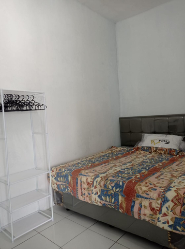 Bedroom 1, Mommy Cafe Guesthouse, Pangandaran