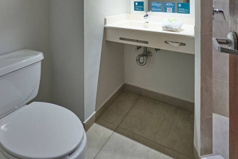 Bathroom 4, City Express Junior by Marriott Mexicali, Mexicali