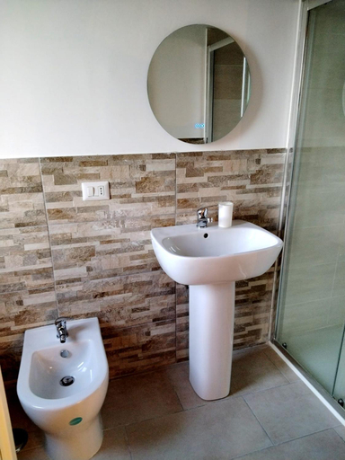 Bathroom 5, La Scienza Nuova, Salerno