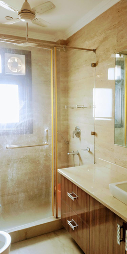 Bathroom, 2BHK Short Stay Apartment walking Max Saket ( LIFT +Kitchen+Parking+3 nights min stay), Delhi