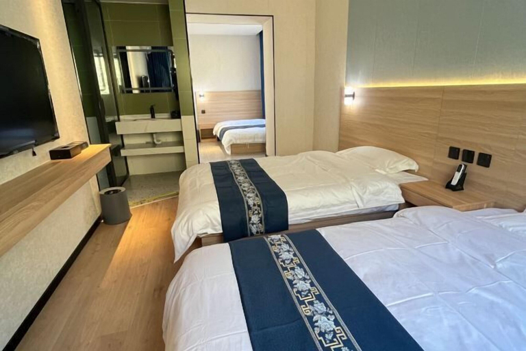 Bedroom 3, Altay Fenglinwan Boutique Hotel, Altay