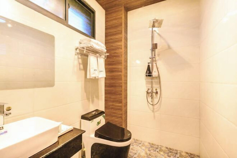 Bathroom 4, Long Sunshine, Dali Bai