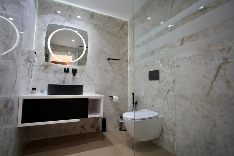 Bathroom 2, Saranda Luxury Apartments, Sarandës