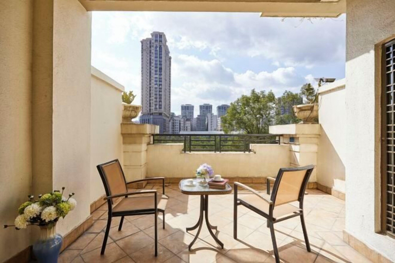 Exterior & Views 20