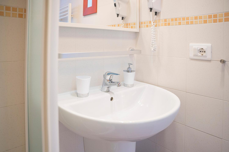 Bedroom 3, ALOE - Villa Luisa: Pace e Relax a 2 passi dal mare, Genova