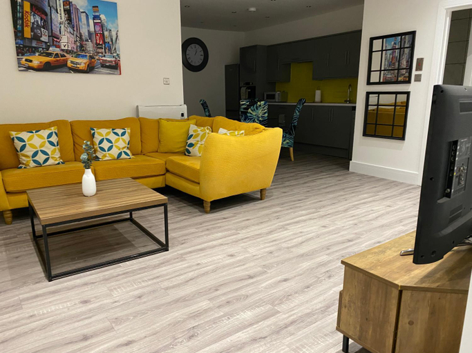 Others 4, Stylish 3beds Nystyle Apt - Parking, Self Check-in, Swansea