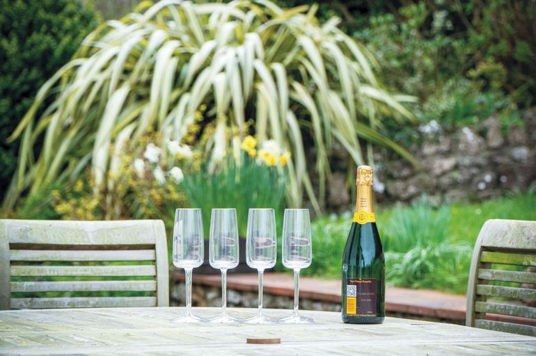 Food & Drinks 5, Hill House - 4 Bedroom - Llanrhidian, Swansea
