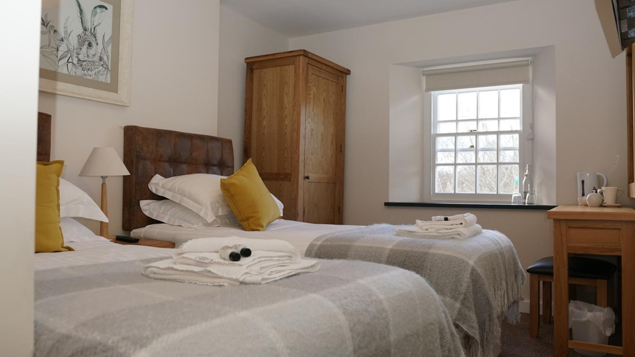 Others 5, The Horseshoe Inn, Powys