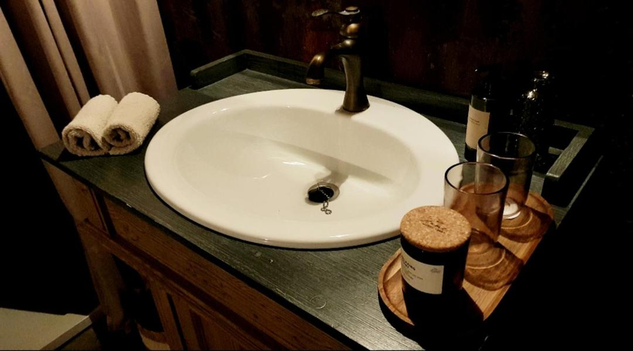 Bathroom 3, Le Lodge des Flaneurs, Luxembourg