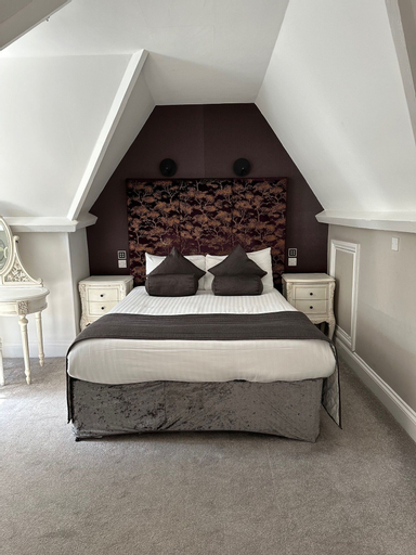 Bedroom 9