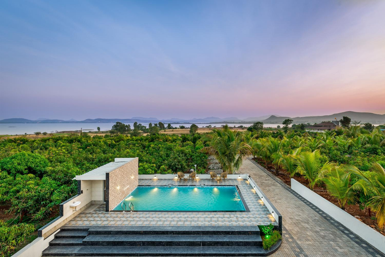 Sport & Beauty 2, SaffronStays Mango Lakeview Villa, Nashik, Nashik