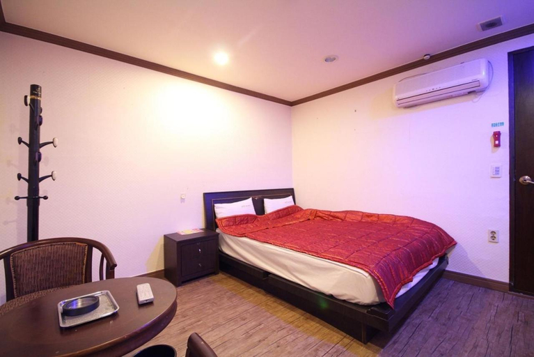 Bedroom 2, Shine Motel, Dongnae