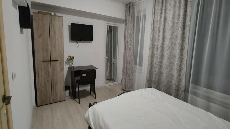 Bedroom 2, Camera de la Bunici - o poarta catre oriunde, Teasc