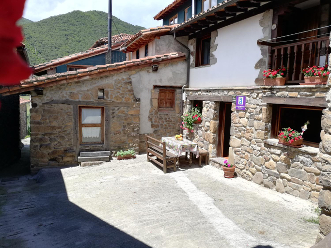 Entrance 2, Casas Rurales La Casuca, Cantabria