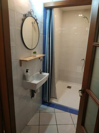 Bathroom 3, Apartamentos La Calvera, Asturias