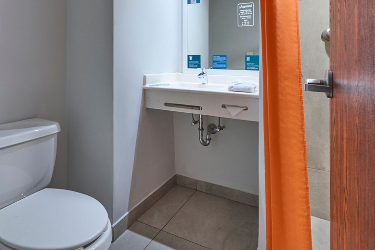 Bathroom 4, City Express Junior by Marriott Mexicali, Mexicali