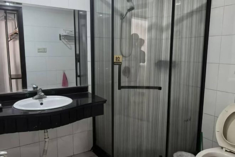 Bedroom 2, Jinqiao Hotel, Huzhou