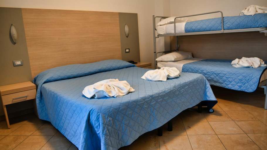 Bedroom 3, Hotel Etoile, Rimini