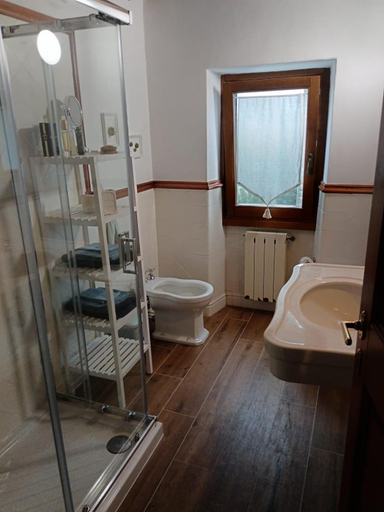 Others 4, Betta B&B, Pistoia