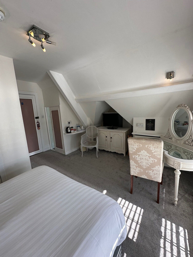 Bedroom 16