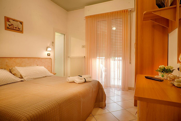 Bedroom 2, Hotel Verdemare, Rimini