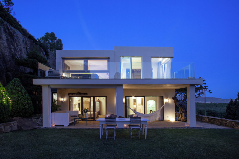 Exterior & Views